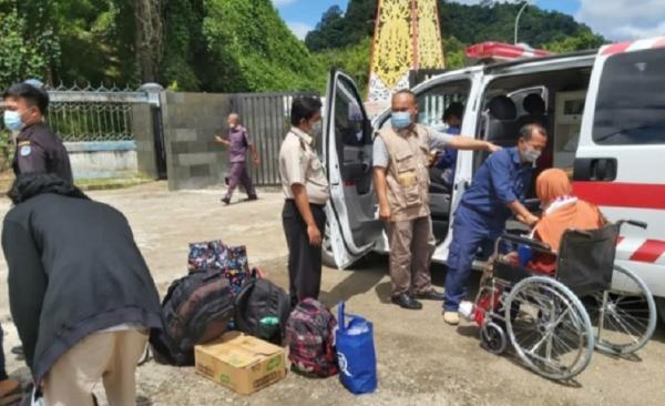 WNI stroke di malaysia KJRI Kuching membantu pemulangan WNI yang terserang stroke di Malaysia ke Indonesia. (Foto: KJRI Kuching)