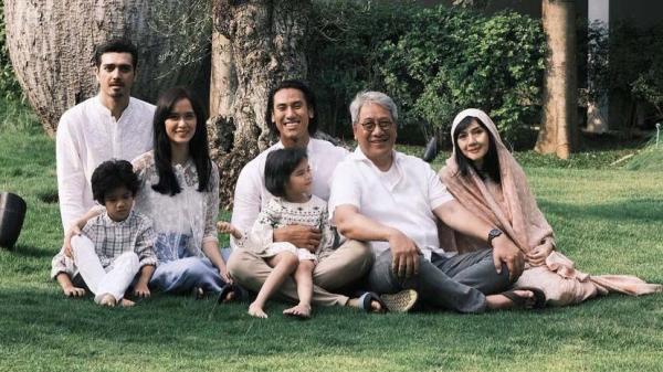 22 Rini S Bono Artis lawas menikah dengan pengusaha tajir. (Foto: instagram)