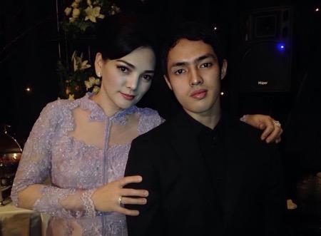 Ida Iasha juga seorang istri dan ibu.