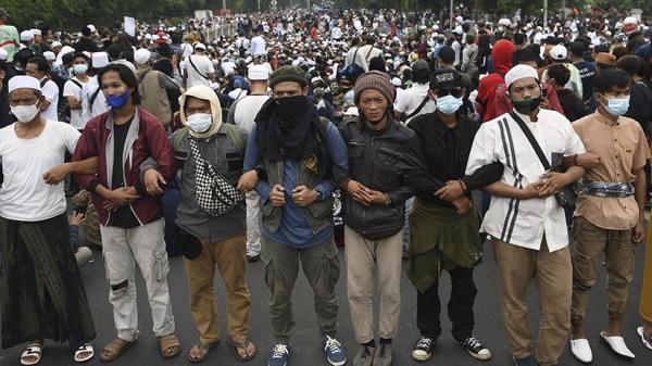 24 Antara Massa Rizieq 2