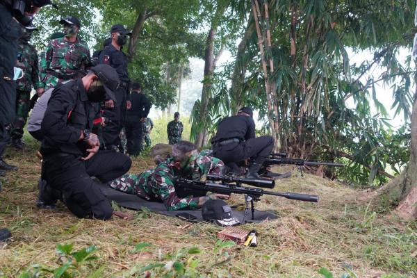 Pangkostrad Dudung Menenbak Di Kostrad
