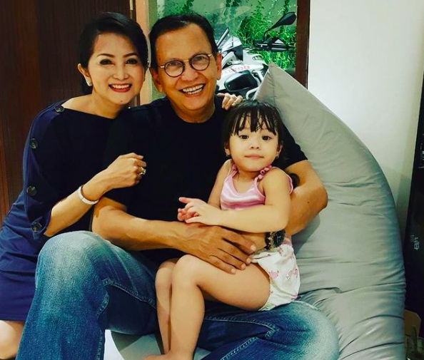 Screen Shot 2021 06 27 At 11 00 59 Pasangan artis ini sudah menikah dan tetap mesra membina hubungan rumah tangga sampai puluhan tahun. (Foto: Instagram)