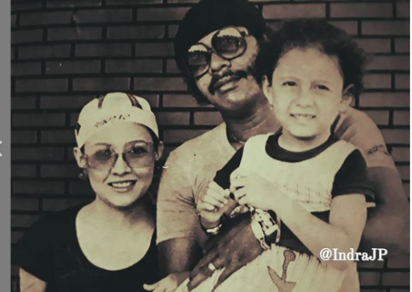 Tanty Yosepha artis tercantik era 1970-an bersama suami dan anaknya. (Foto: Instagram)