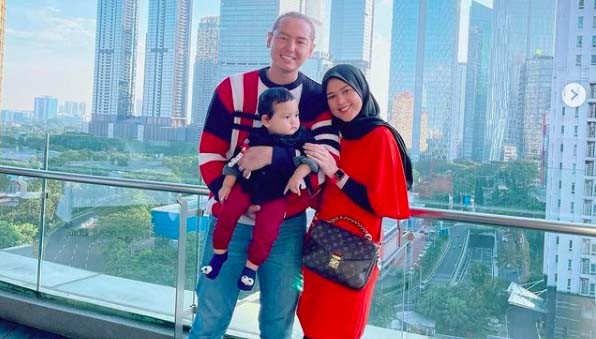 30 Cut Meyriska Roger Danuarta dan Cut Meyriska di YouTube Daniel Tetanga Kamu. (Foto: YouTube)