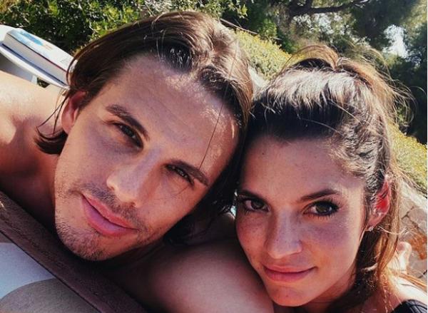 Alina Sommer 1 Alina Sommer dikaruniai paras yang begitu cantik. Dia istri kiper Swiss Yann Sommer yang jadi sorotan usai mengubur mimpi Prancis di Euro 2020. (Foto: Instagram @ysommer1)