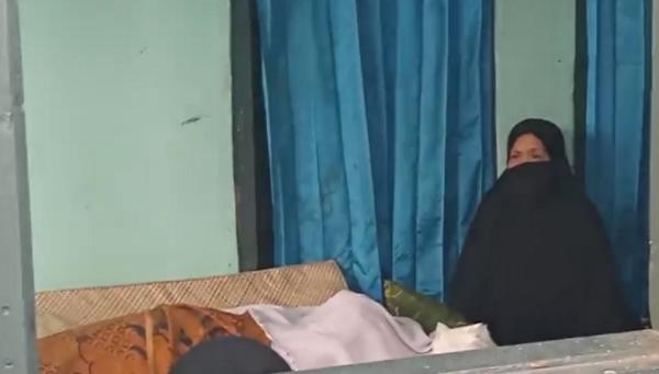 Jenazah salah satu anggota keluarga korban KMP Yunicee tenggelam disemayamkan di rumah duka. (Foto: iNews/Yunda Ariesta)