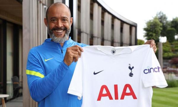 Nuno Espirito Santo Nuno Espirito Santo resmi latih Tottenham Hotspur. Misi pertamanya adalah membantu Presiden klub Daniel Levy mencegah Harry Kane keluar. (Foto: Tottenham)