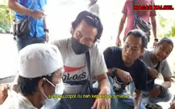 Tangkapan layar pelaku mutilasi di Banjarmasin Tangkapan layar pelaku mutilasi di Banjarmasin berinisial HP (40) saat diinterogasi (Foto: YouTube/Macan Kalsel)