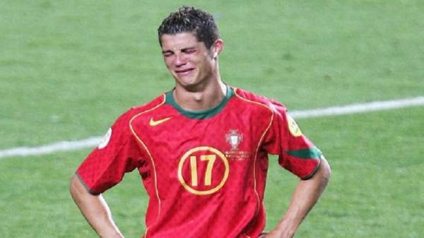 Ronaldo 2004 Cristiano Ronaldo menangis usai Portugal tersingkir di final Euro 2024. (Foto: UEFA).