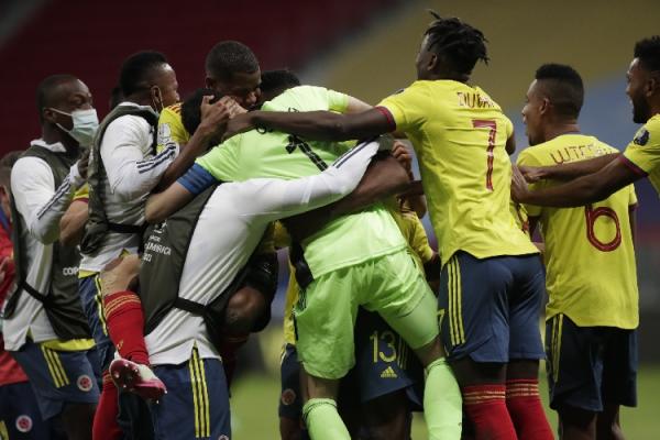 Kolombia lolos ke semifinal Copa America 2021 usai mengalahkan Uruguay lewat adu penalti (foto: Reuters)