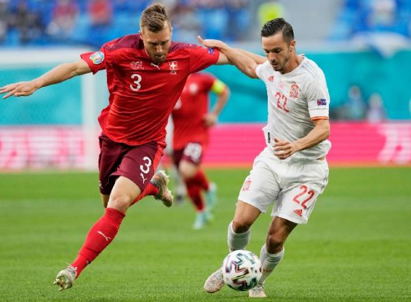 Pablo Sarabia saat bermain melawan Swiss di perempat final Euro 2020. (foto: Reuters)