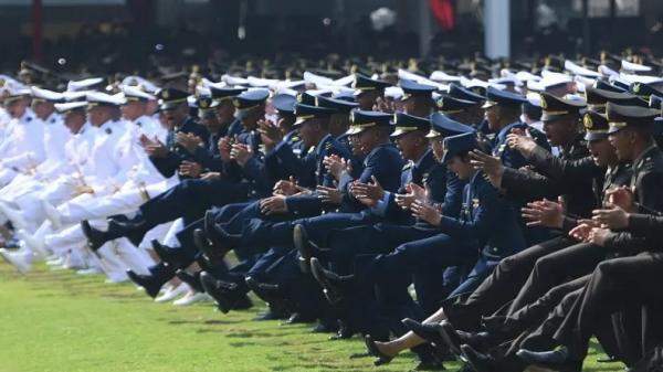 Praspa Taruna Antara Para siswa Taruna mengikuti upacara prasetya perwira. (Foto: Antara).