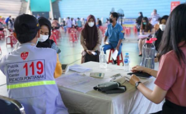 Vaksinasi Pontianak Vaksinasi Covid-19 di GOR Pangsuma, Kota Pontianak. (Foto: Antara)