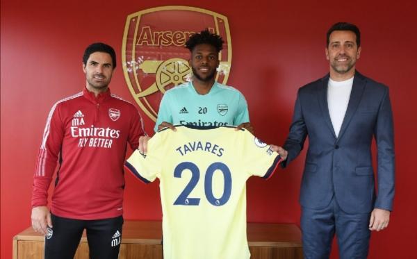 Nuno Tavares Arsenal resmi memperkenalkan Nuno Tavares sebagai pemain baru di musim panas 2021 ini. Wonderkid asal klub Benfica ini akan mengisi pos bek kiri The Gunners. (foto: Arsenal.Com