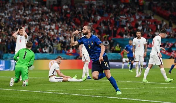 Bonucci gol Gol Leonardo Bonucci samakan kedudukan jadi 1-1. (foto: Reuters)