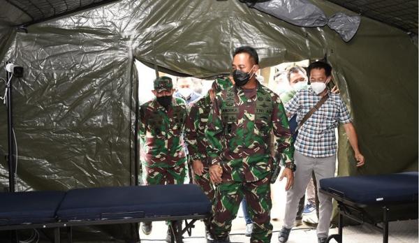 KSAD Jenderal TNI Andika Perkasa meninjau Instalasi Rumah Sakit Lapangan (Rumkitlap) Modern Yonkes Divif 1/1 Kostrad di RSPAD, Senin (12/7/2021) (Foto: Dispenad)