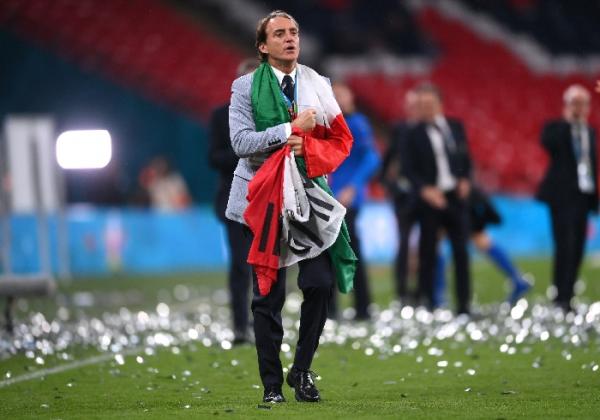 Mancini juara Roberto Mancini usai mengantar Italia juara Euro 2020 (Foto: Reuters)