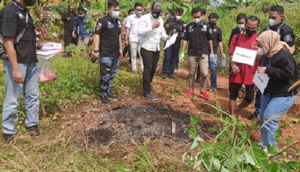 Polisi menggelar rekonstruksi kasus pembunuhan sadis di Cisauk, Tangerang. (Foto MNC Portal/Hambali).