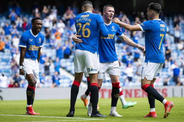 Arsenal Vs Rangers 1 Arsenal gagal menang lagi pada laga pramusim. Kali ini The Gunners ditahan tim asuhan Steven Gerrard Rangers FC dengan skor 2-2 di Ibrox Stadium.(Foto: Twitter Rangers)