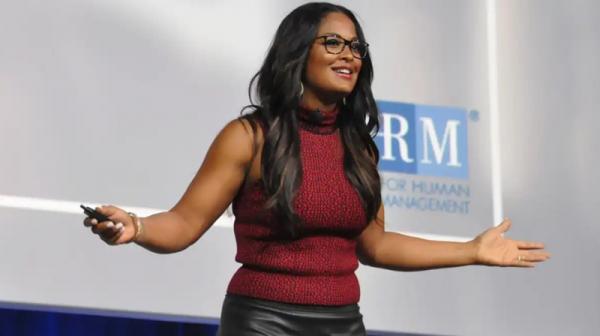 Laila Ali Putri Petinju legendaris Muhammad Ali yaitu Laila Ali. (Foto: SHRM)