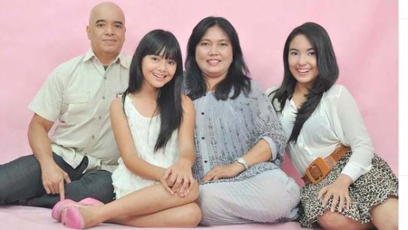 21 Amanda1 Potret kebahagiaan Amanda Manopo saat menghabiskan waktu bersama orang tuanya dan kakaknya. (Foto: Instagram)