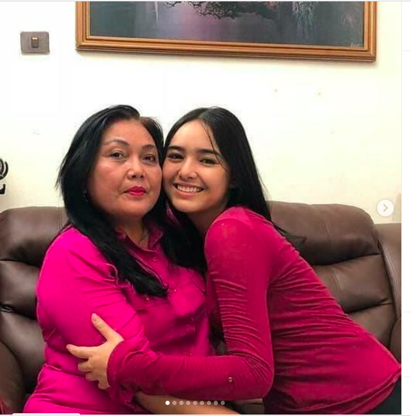 Screen Shot 2021 07 21 At 12 03 51 Potret kebahagiaan Amanda Manopo saat menghabiskan waktu bersama orang tuanya dan kakaknya. (Foto: Instagram)