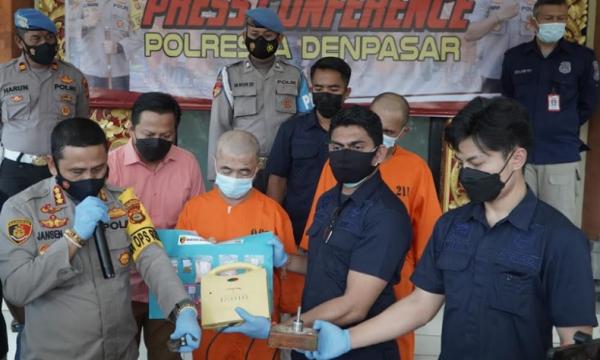Ekstasi Denpasar Polresta Denpasar menggerebek pabrik narkoba rumahan yang menghasilkan ratusan pil ekstasi. (Foto: MNC/Chusna Mohammad)