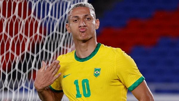 Richarlison cetak hattrick ke gawang Jerman U23 di Olimpiade 2020. (foto: REUTERS)