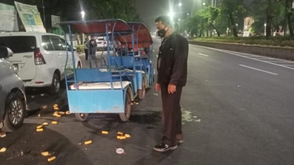 Odong Odong 2 Tmc Kecelakaan terjadi di Jalan Salemba Raya depan PMI Kramat Raya Jakarta Pusat, Jumat (23/7/2021). (Foto: TMC Polda Metro).