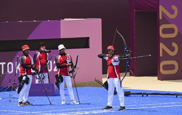 Panahan Indonesia Langkah atlet panahan beregu putra Indonesia di Olimpiade Tokyo 2020 terhenti di babak 16 besar. Indonesia kalah dari wakil Inggris Raya. (foto: Reuters)