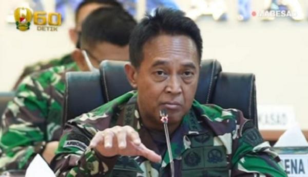 KSAD 2 KSAD Jenderal TNI Andika Perkasa di Gereja Katolik Ignatius Slamet Riyadi di Kesatrian Akmil, Kabupaten Magelang. (Foto: TNI AD)