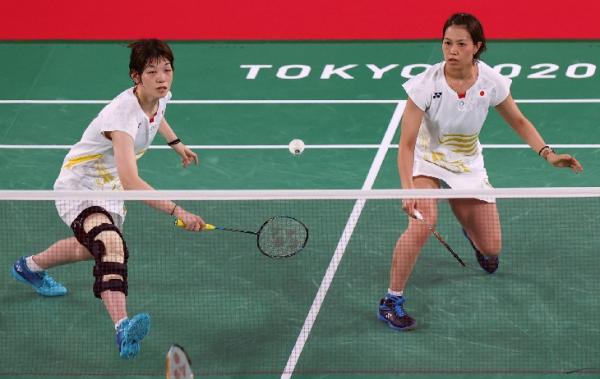 Hirota Sayaka Hirota juga memakai pelindung lutut saat pertandinagan kedua di Olimpiade 2020. (foto: REUTERS)