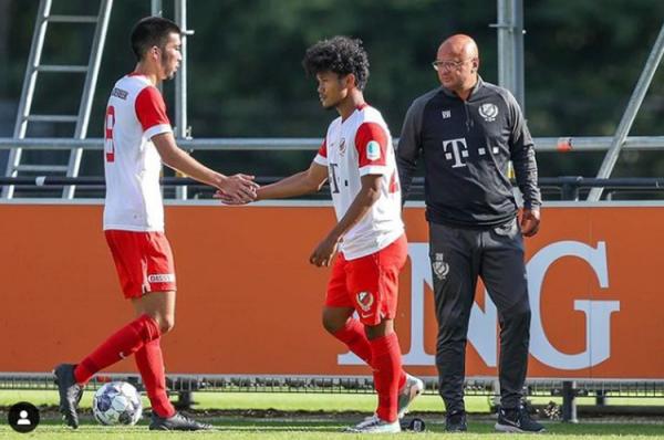Bagus Kahfi Debut Amiruddin Bagus Kahfi di Jong Utrecht berakhir dengan kekalahan. Mantan striker Timnas Indonesia U-19 itu langsung mengunggah pesan emosional di Instagram. (Foto: Instagram @baguskahfiii)