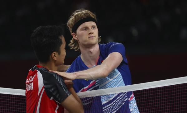 Anders Antonsen Tunggal putra Denmark Anders Antonsen dihajar Anthony Sinisuka Ginting. Uniknya nama striker Borussia Dortmund Erling Haaland yang trending topik. (Foto: Reuters)