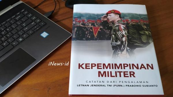 Buku Kepemimpinan Militer yang ditulis Menhan Prabowo Subianto. (Foto: iNews.id).