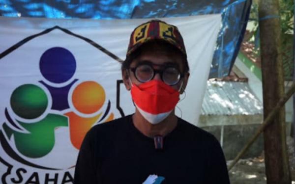 DAPUR UMUM CIPEDES BANDUNG1 Tb Zainal Arifin merelakan mobilnya dijual untuk mendirikan dapur umum demi menyediakan makanan untuk warga terpapar Covid-19 yang sedang menjalani isoman. (Foto: iNews/Ervan David)
