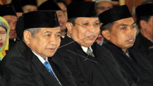 Said Agil Husein Al Munawwar Mantan Menag Said Agil Husein Al Munawwar (tengah). (Foto: Antara).
