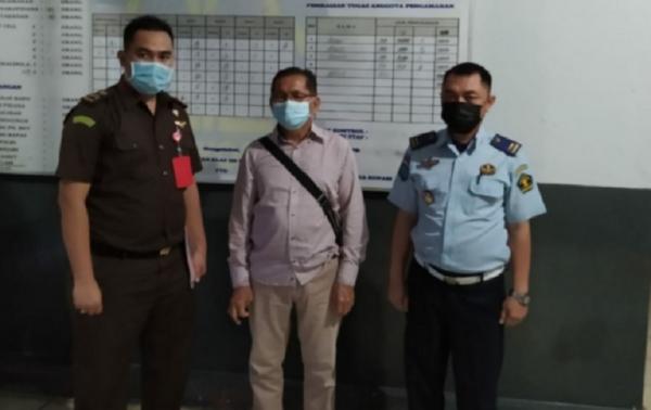 Terpidana masih hidup Jutin Lais (66) dieksekusi ke Rutan Bengkayang. (Foto: Kejari Bengkayang)