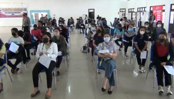 Vaksinasi Univ Palangka Raya Vaksinasi Covid-19 di Universitas Palangka Raya, Kalimantan Tengah, Rabu (4/8/2021). (Foto: iNews/Ade Sata)