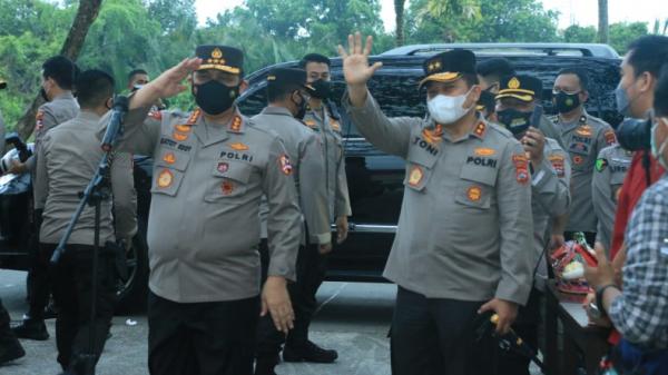 Wakapolri Komjen Gatot Eddy dan Kapolda Sumbar Wakapolri Komjen Pol Gatot Eddy Pramono dan Kapolda Sumbar Irjen Pol Toni (Rus Akbar/MNC Portal)