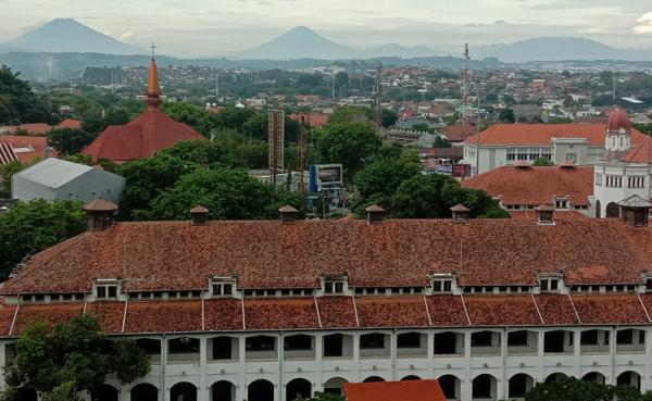 lawang sewu semarang Bangunan Lawang Sewu memiliki ruang bawah tanah yang menyimpan sejarah dan mitos. (iNews/Ahmad Antoni)