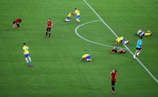 Brasil meriah emas Olimpiade Tokyo 2020 usai mengalahkan Spanyol di final, Jumat (7/8/2021). (foto: REUTERS)