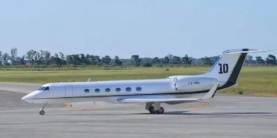Jet pribadi Messi. (Foto: The Sun)