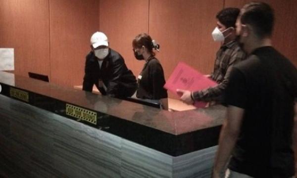 Karaoke Elite Denpasar2 Tim Satreskrim Polresta Denpasar melakukan pemeriksaan di tempat karaoke Jalan Imam Bonjol, Minggu (8/8/2021). (Foto: Polresta Denpasar)
