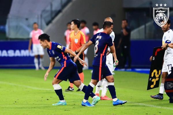 Abimanyu masuk pada menit ke-76 mengantikan gelandang senior asal Malaysia, Safiq Rahim. Pemain berusia 22 tahun itu memakai nomor punggung 71. (foto: facebook/johorsoutherntigers.com.my)