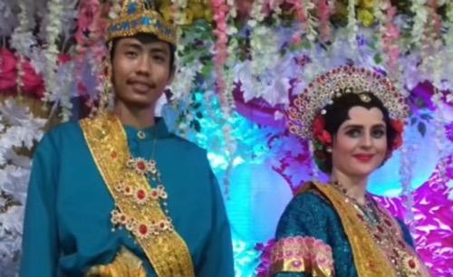 Afrizal. Afrizal saat menikahi wanita bule asal Jerman. (Foto: YouTube)