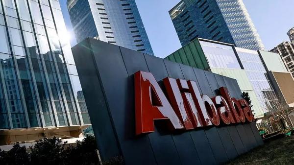 Logo Alibaba Group terlihat di kantornya di Beijing. (Foto: Reuters)