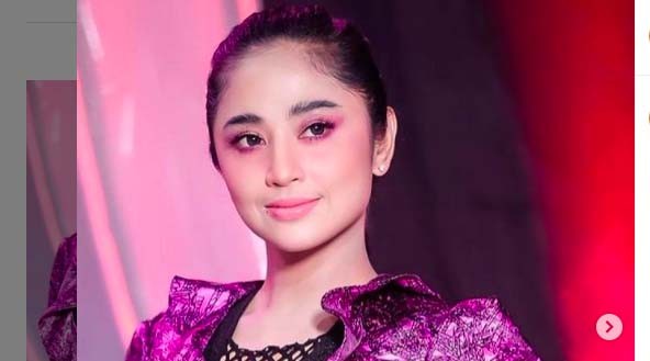 13 Dewi Perssik Dewi Perssik. (Foto: IG)