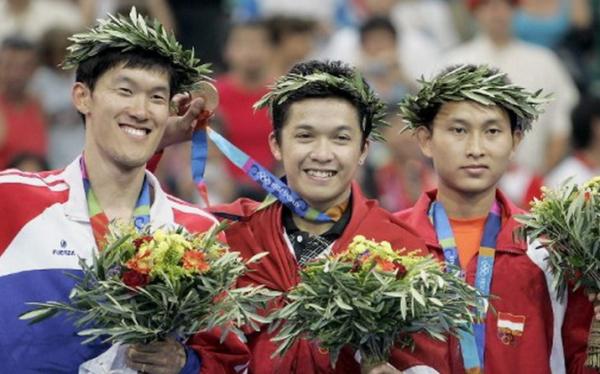 Sony Dwi Kuncoro 1 Pebulu tangkis legendaris Indonesia Sony Dwi Kuncoro punya kenangan indah di Olimpiade Athena 2004. Dia mempersembahkan medali bagi Kontingen Merah Putih. (Foto: AFP)