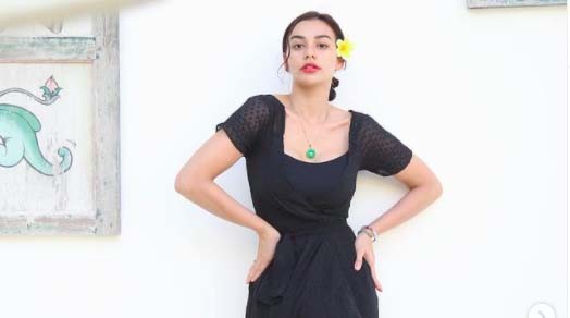15 Nora Alexandra Jerinx divaksin di Polda Metro Jaya menggunakan Sinovac, istrinya Nora Alexandra dipuji netizen. (Foto Instagram)
